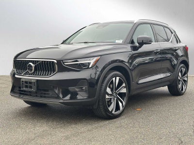 2025 Volvo XC40 Plus Bright Theme