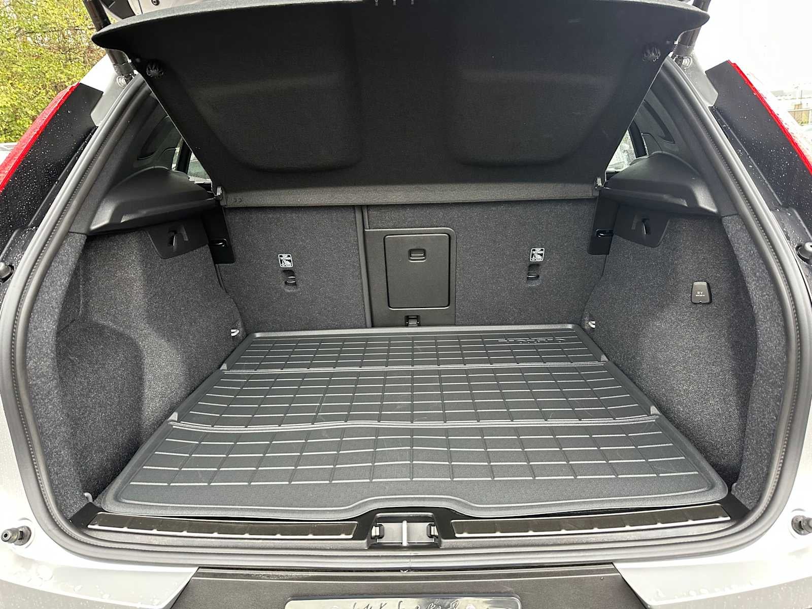 2025 Volvo XC40 Plus Bright Theme