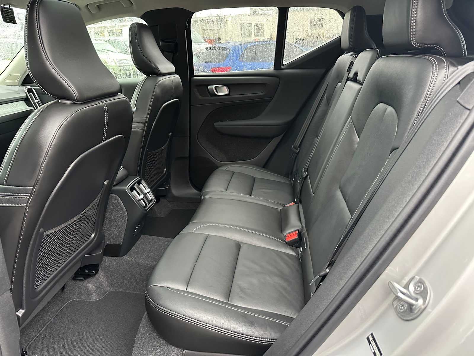 2025 Volvo XC40 Plus Bright Theme