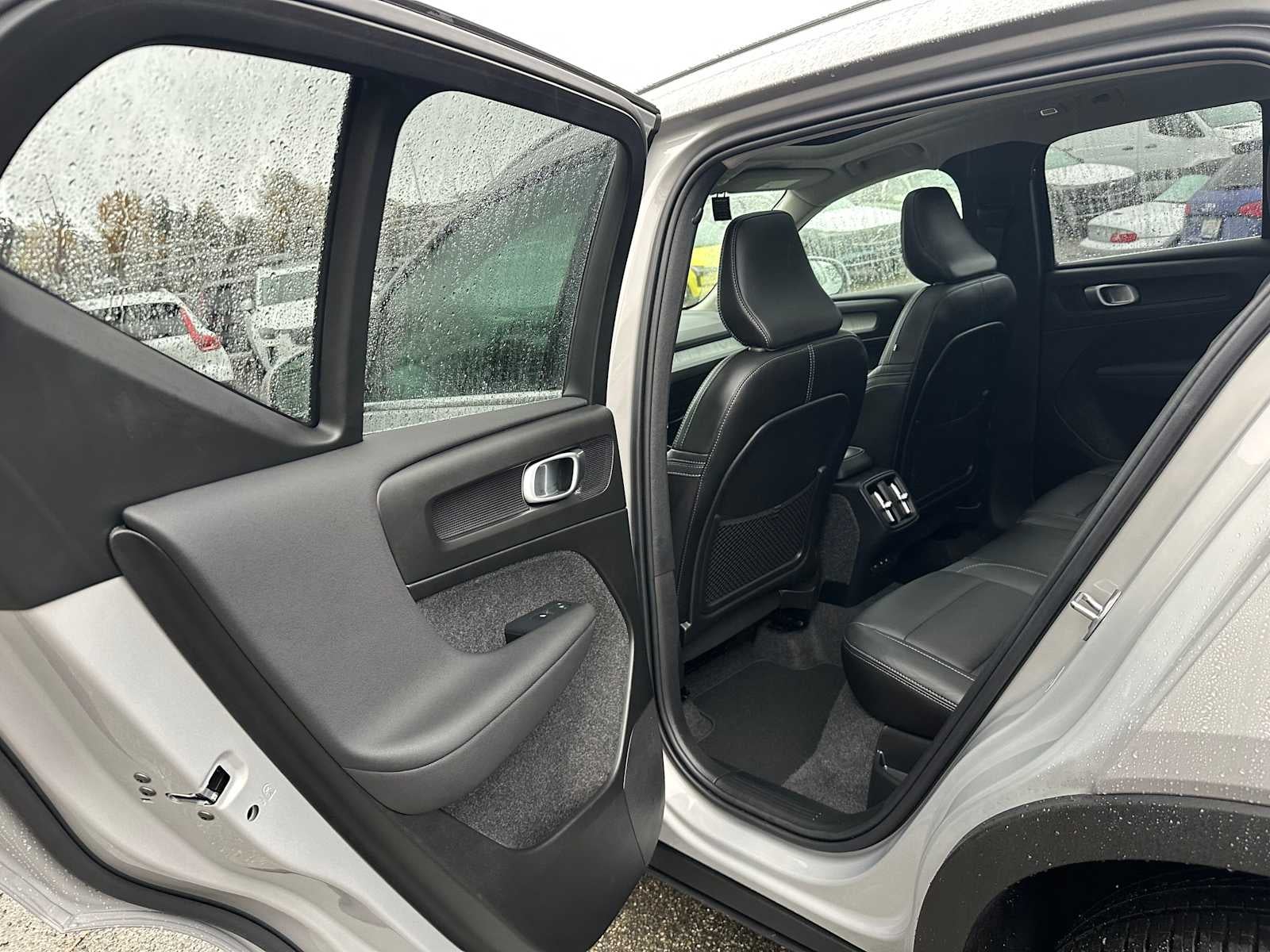 2025 Volvo XC40 Plus Bright Theme