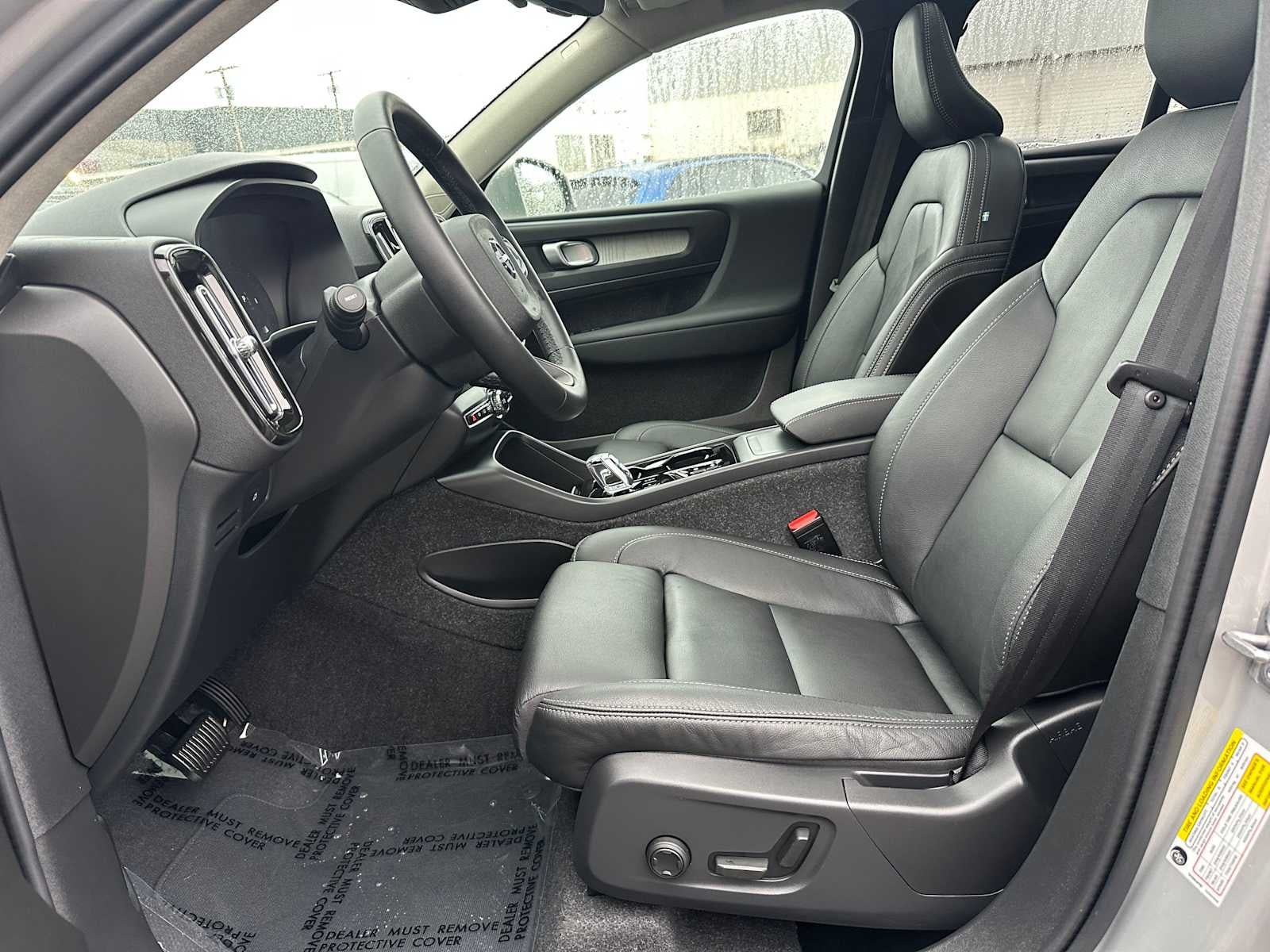 2025 Volvo XC40 Plus Bright Theme