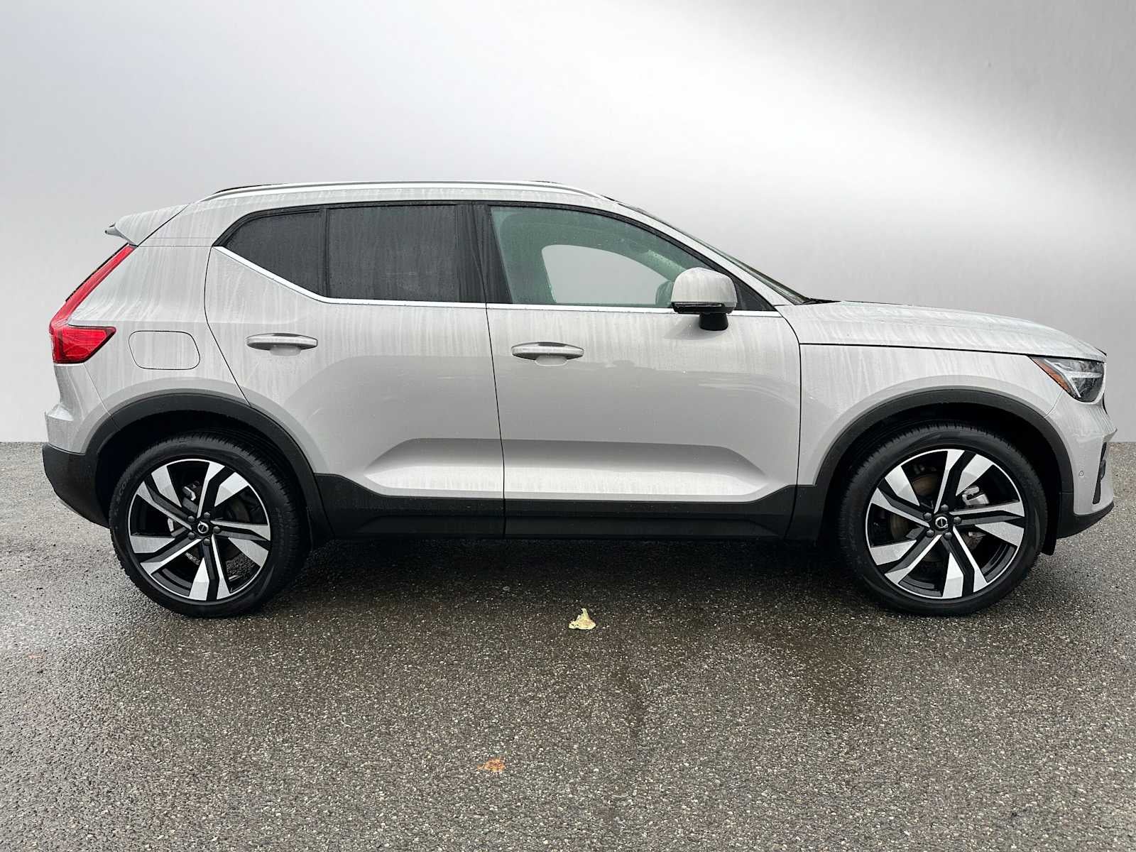2025 Volvo XC40 Plus Bright Theme