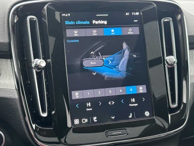 2025 Volvo XC40 Plus Bright Theme
