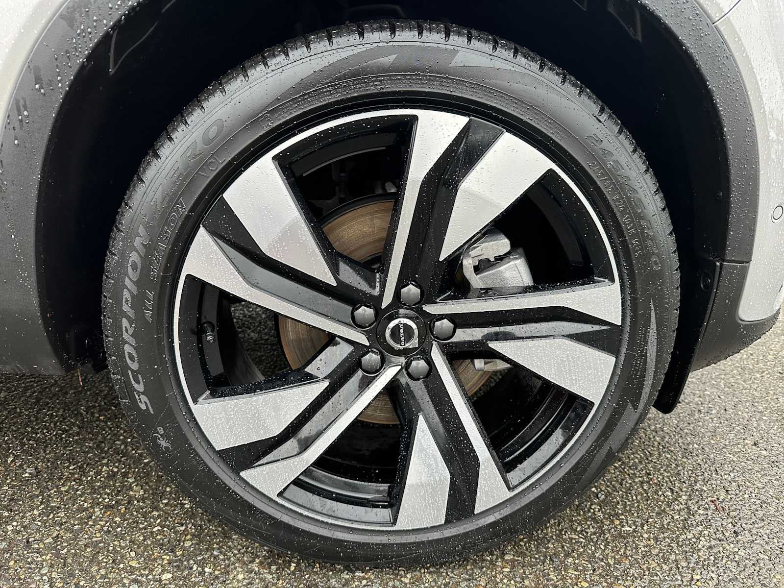 2025 Volvo XC40 Plus Bright Theme