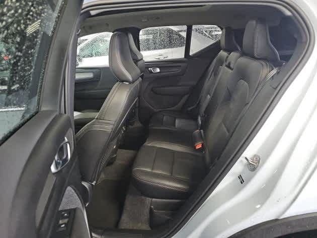 2025 Volvo XC40 Plus Bright Theme