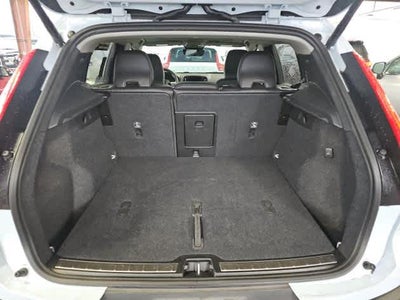 2025 Volvo XC40 Plus Bright Theme