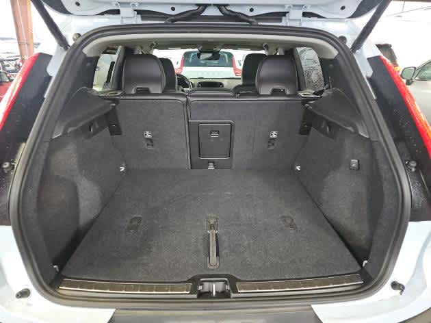 2025 Volvo XC40 Plus Bright Theme