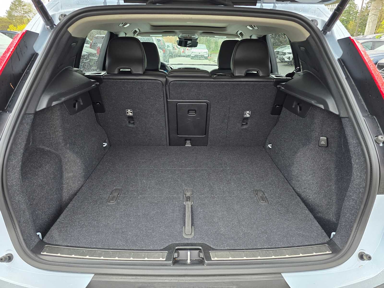 2025 Volvo XC40 Plus Bright Theme