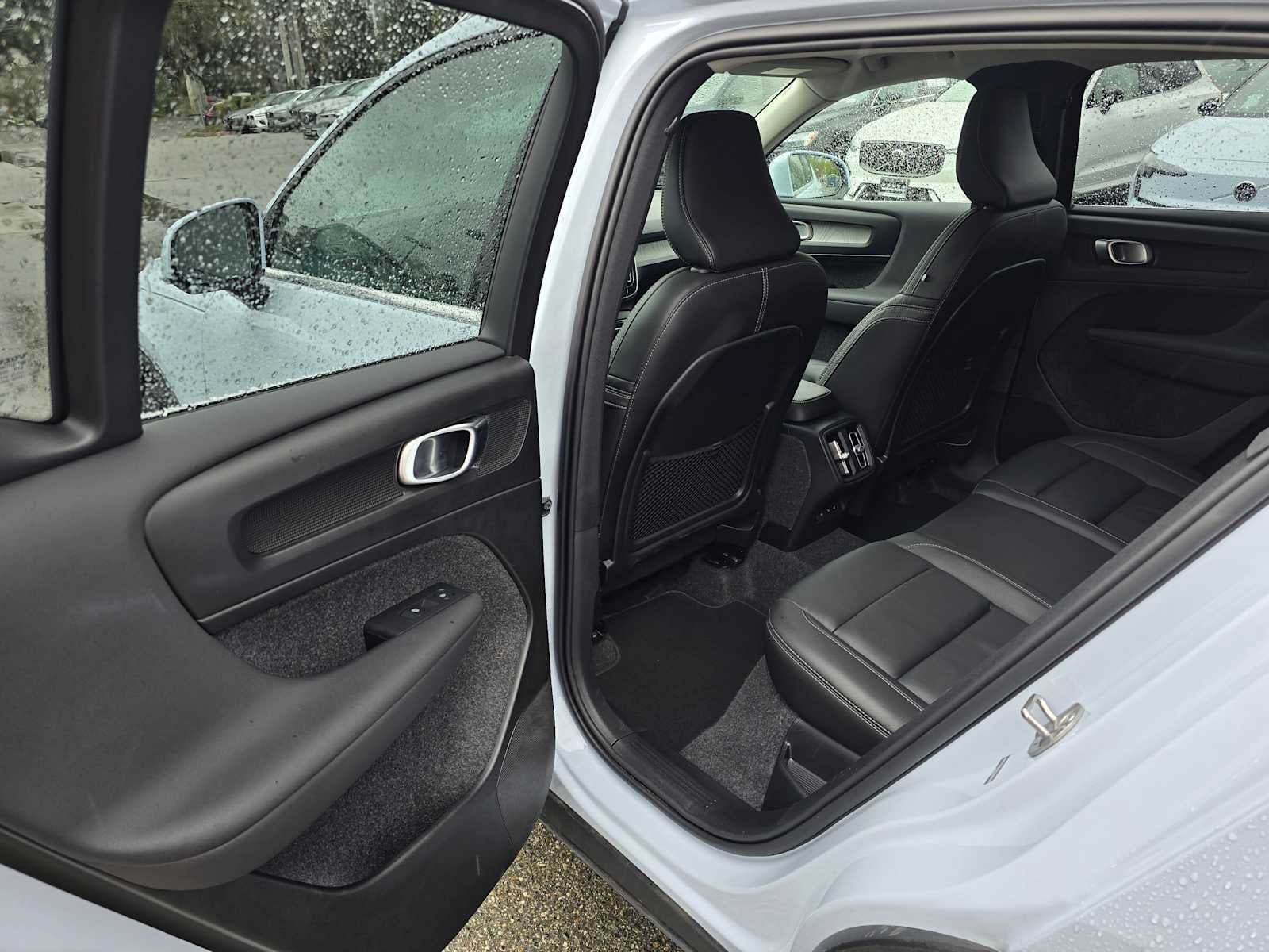 2025 Volvo XC40 Plus Bright Theme