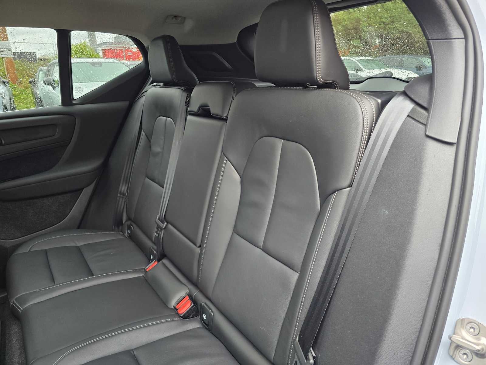 2025 Volvo XC40 Plus Bright Theme