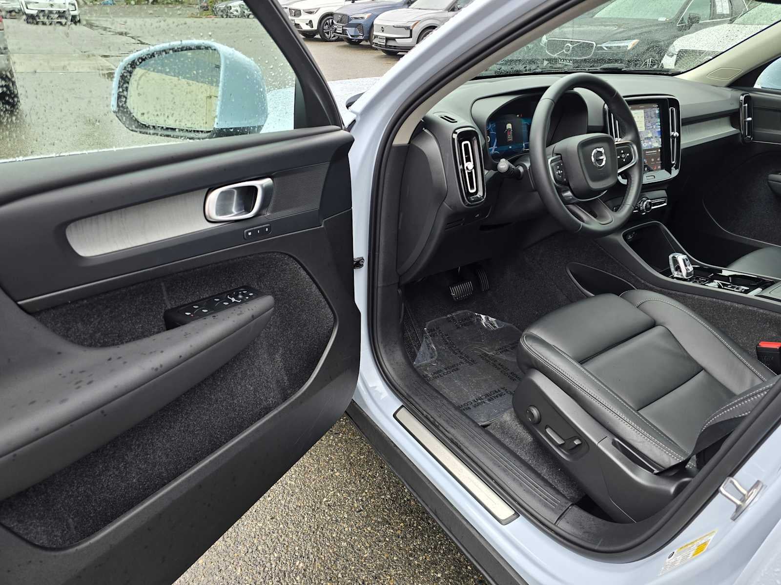 2025 Volvo XC40 Plus Bright Theme