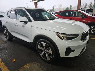 2025 Volvo XC40 Plus Bright Theme