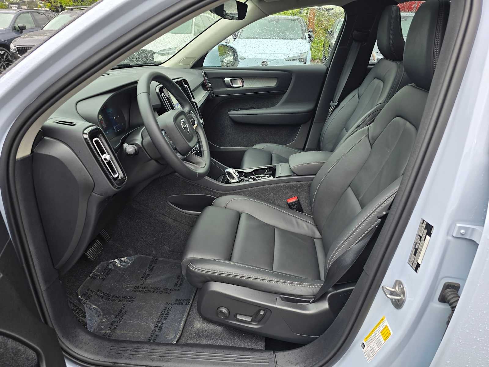 2025 Volvo XC40 Plus Bright Theme