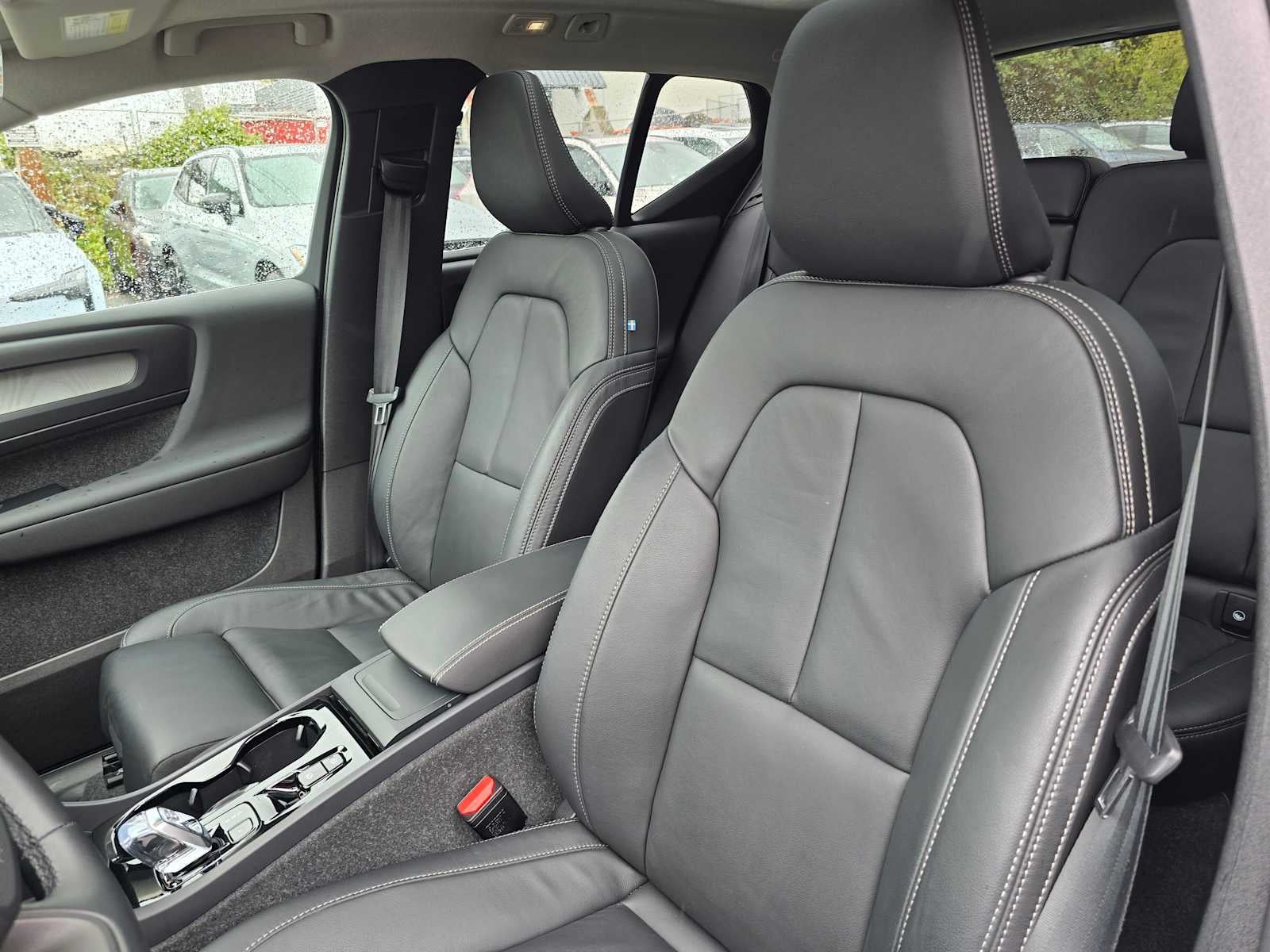 2025 Volvo XC40 Plus Bright Theme