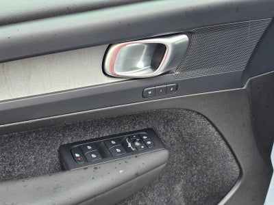 2025 Volvo XC40 Plus Bright Theme