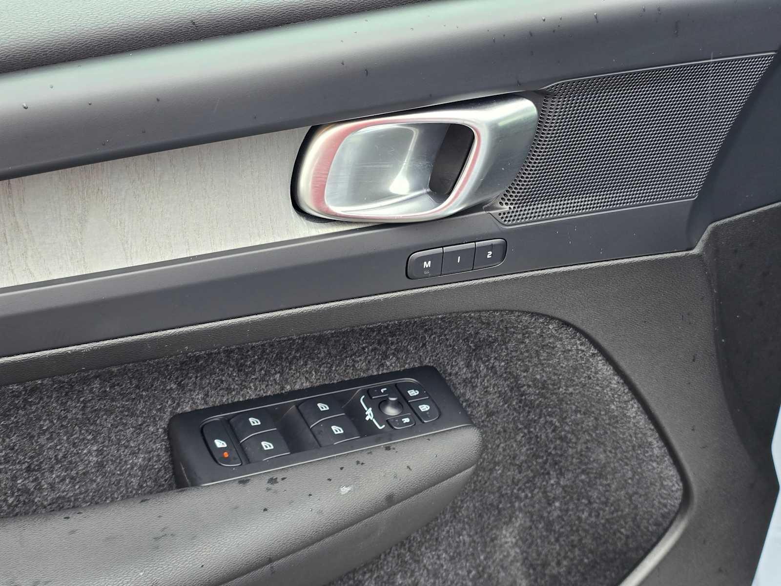 2025 Volvo XC40 Plus Bright Theme