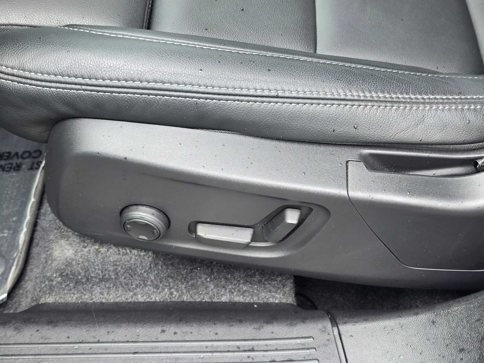 2025 Volvo XC40 Plus Bright Theme