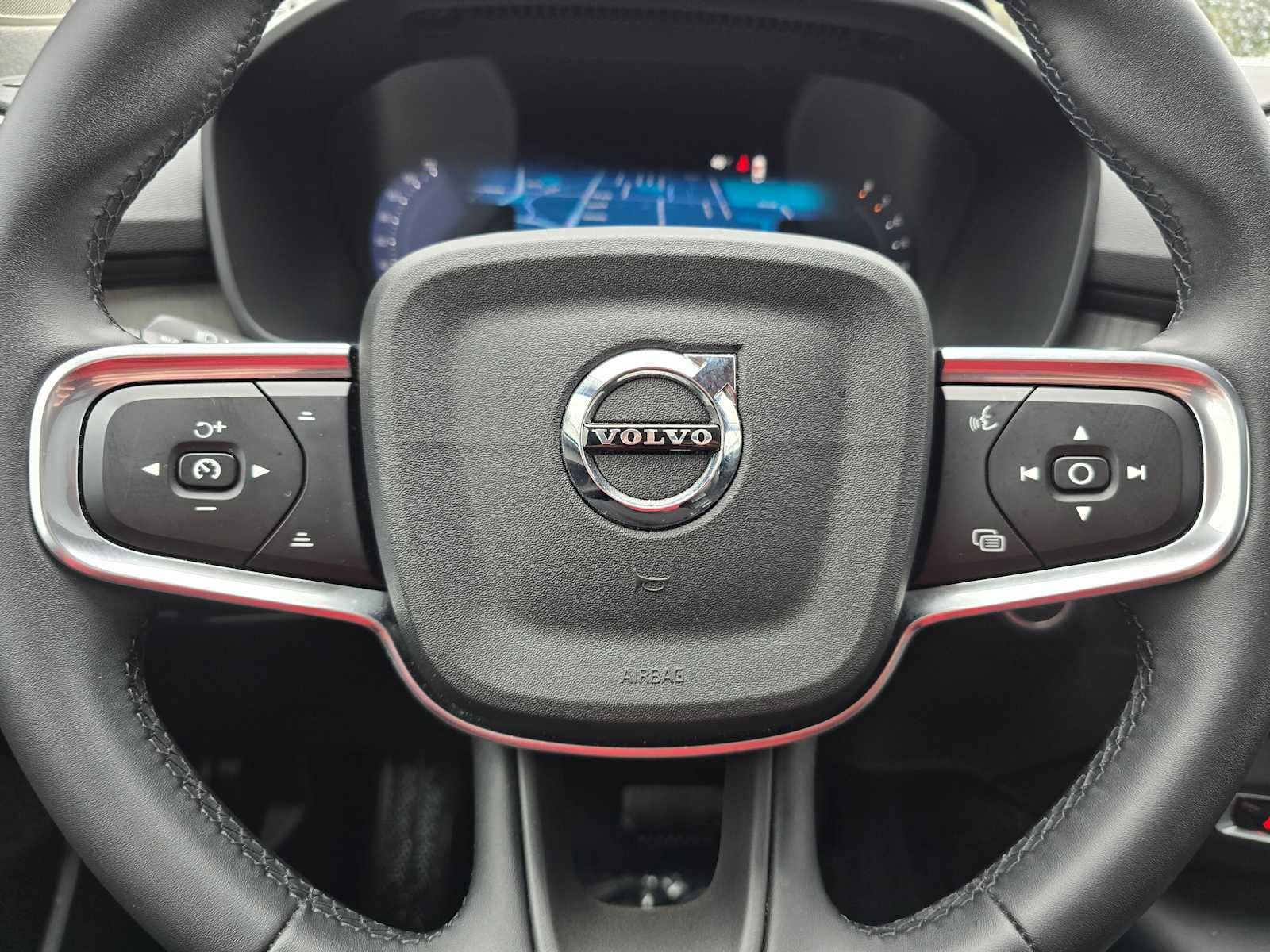 2025 Volvo XC40 Plus Bright Theme