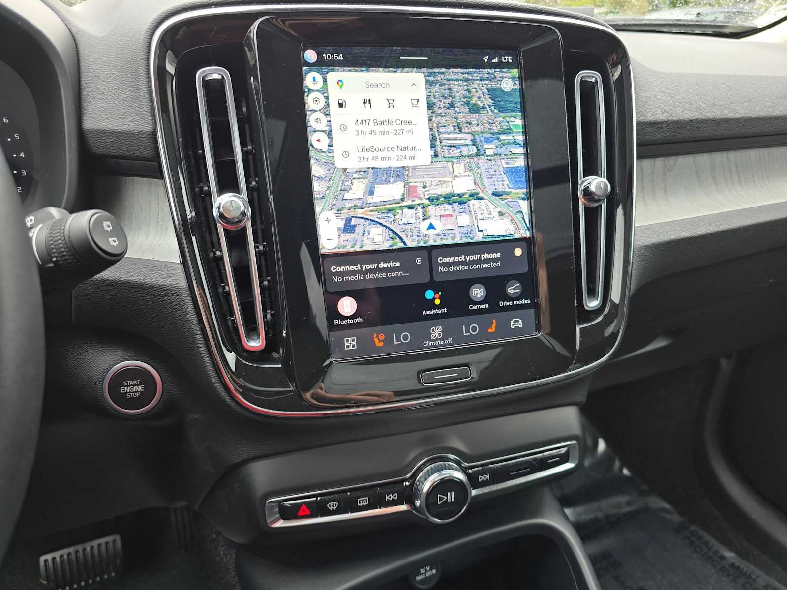 2025 Volvo XC40 Plus Bright Theme