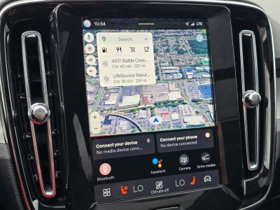 2025 Volvo XC40 Plus Bright Theme