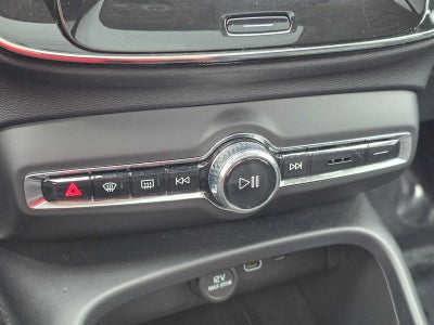 2025 Volvo XC40 Plus Bright Theme
