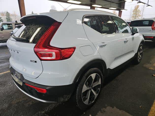 2025 Volvo XC40 Plus Bright Theme