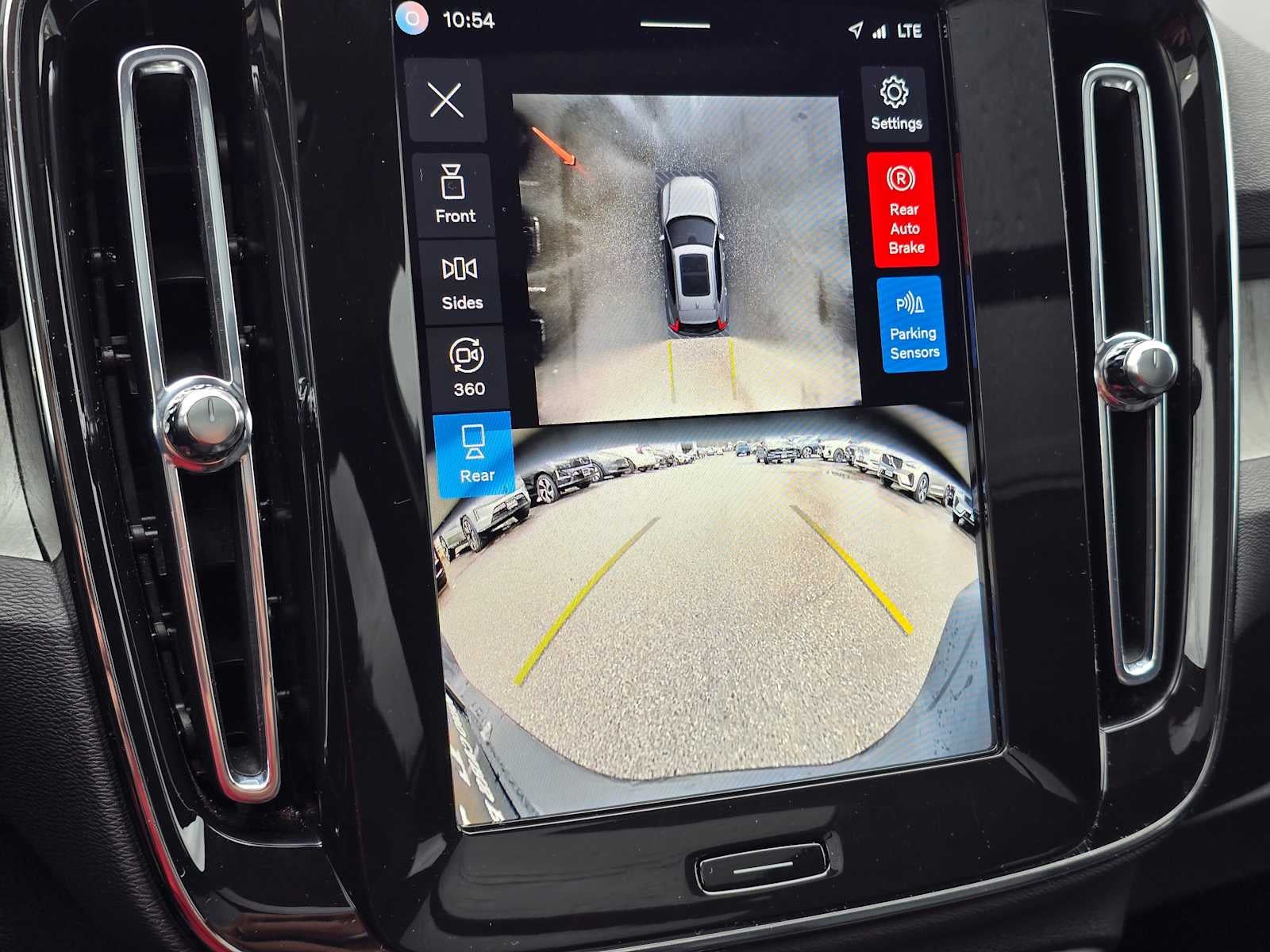 2025 Volvo XC40 Plus Bright Theme