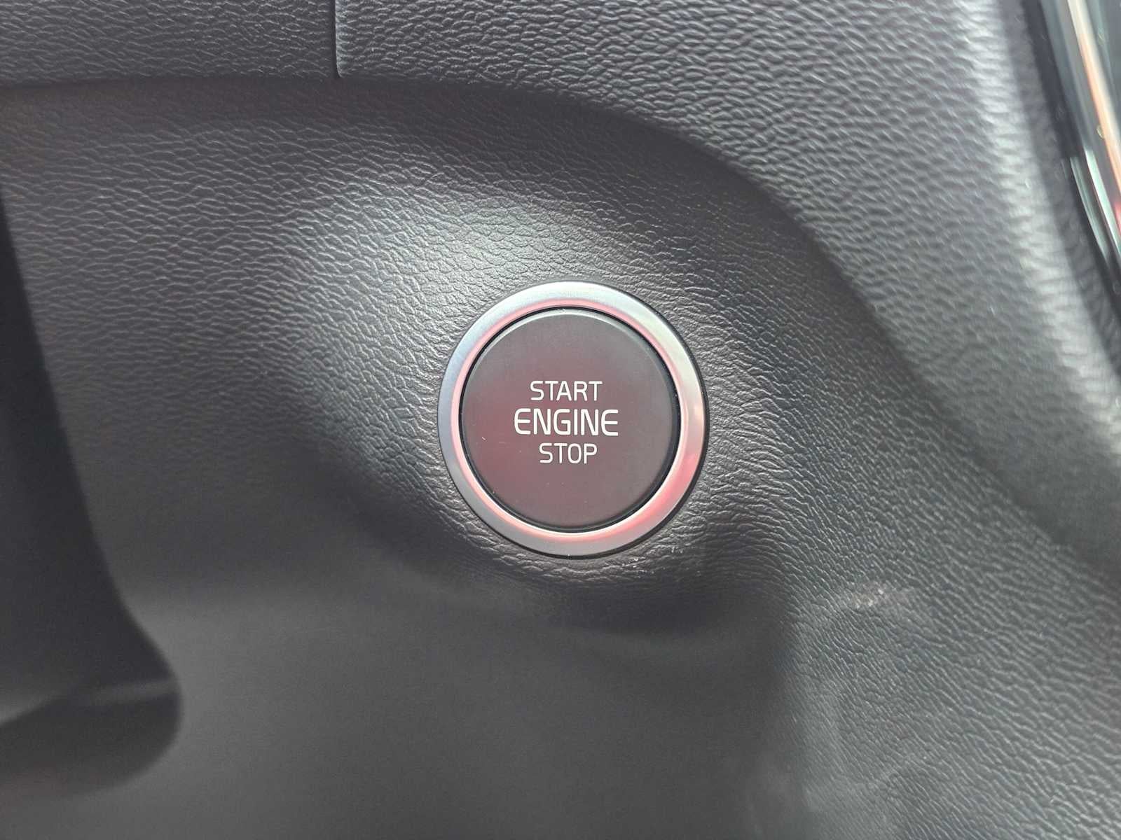 2025 Volvo XC40 Plus Bright Theme