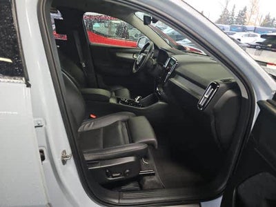 2025 Volvo XC40 Plus Bright Theme