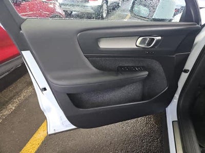 2025 Volvo XC40 Plus Bright Theme