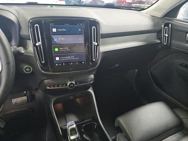 2025 Volvo XC40 Plus Bright Theme