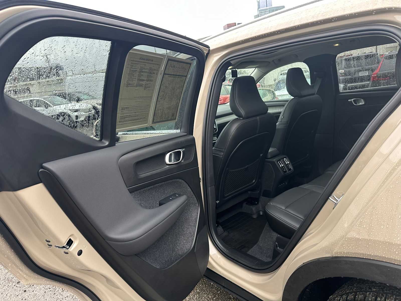 2025 Volvo XC40 Ultra Bright Theme