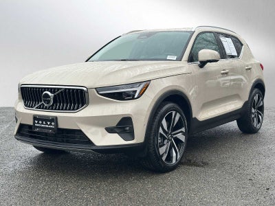 2025 Volvo XC40 Ultra Bright Theme