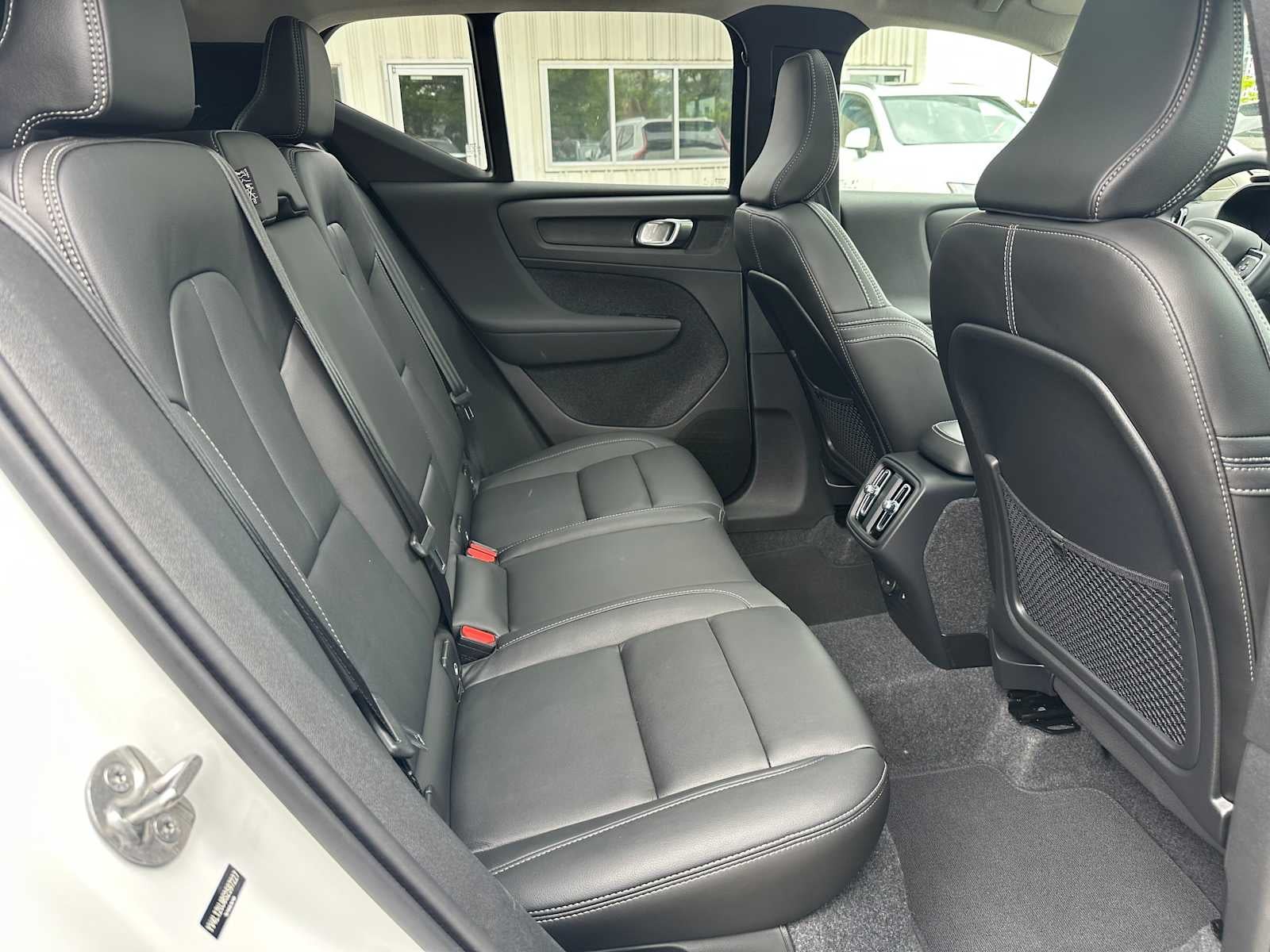 2025 Volvo XC40 Core Bright Theme