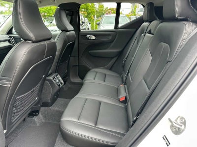 2025 Volvo XC40 Core Bright Theme