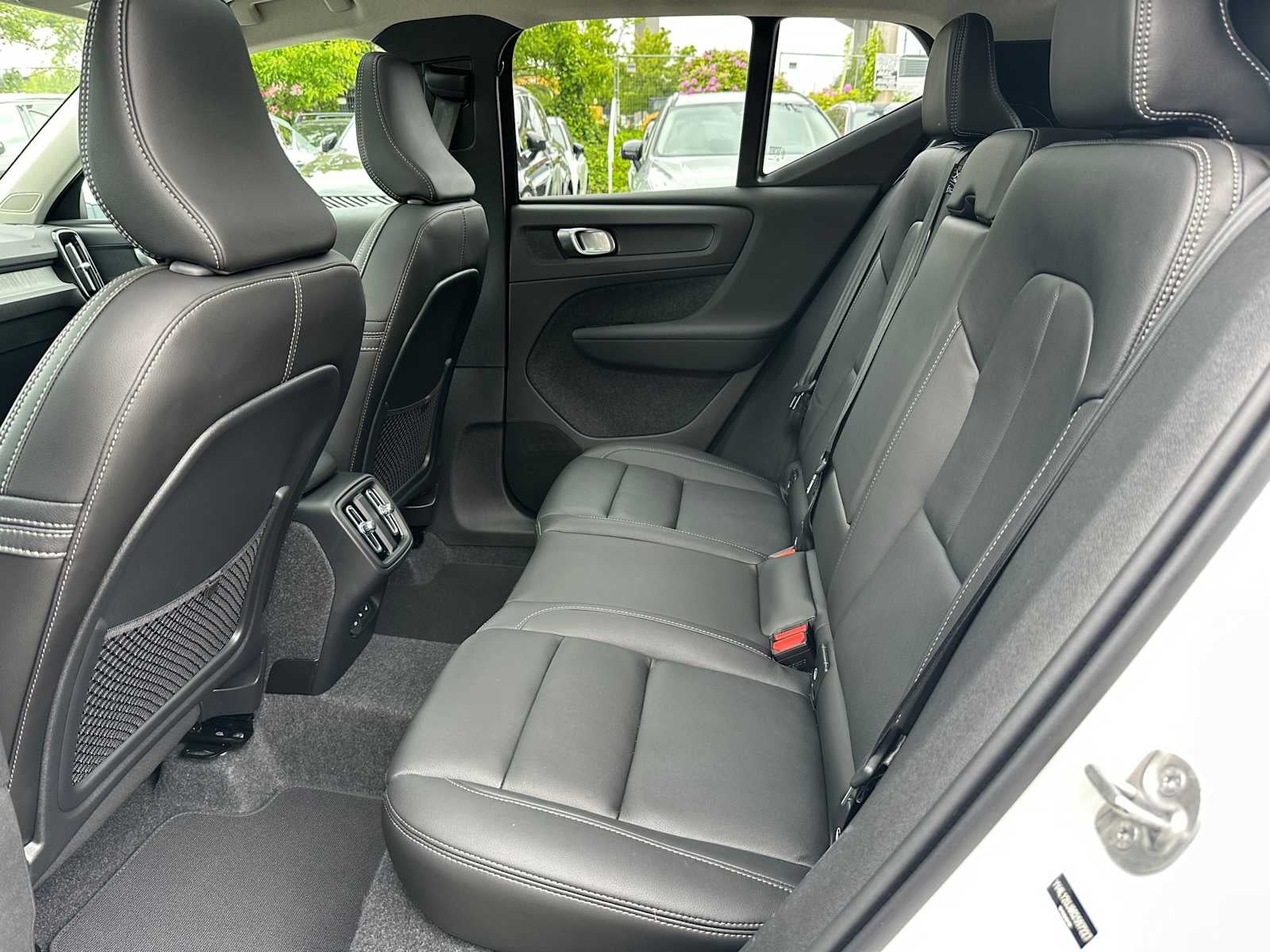 2025 Volvo XC40 Core Bright Theme