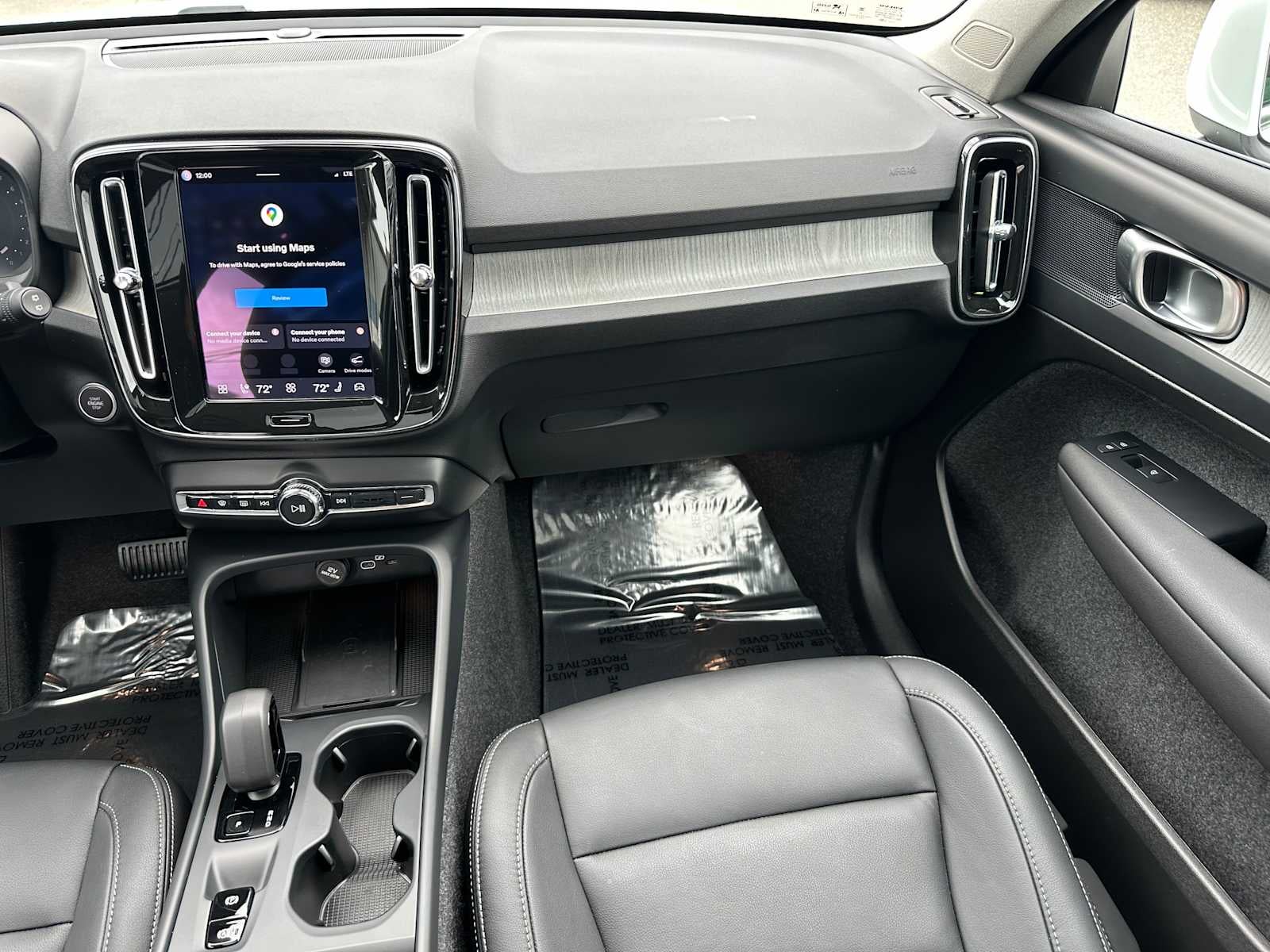2025 Volvo XC40 Core Bright Theme