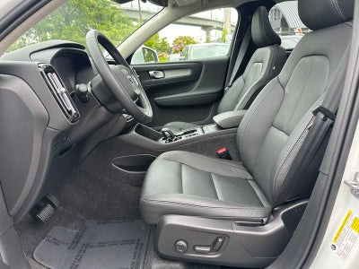 2025 Volvo XC40 Core Bright Theme