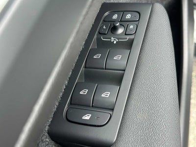 2025 Volvo XC40 Core Bright Theme