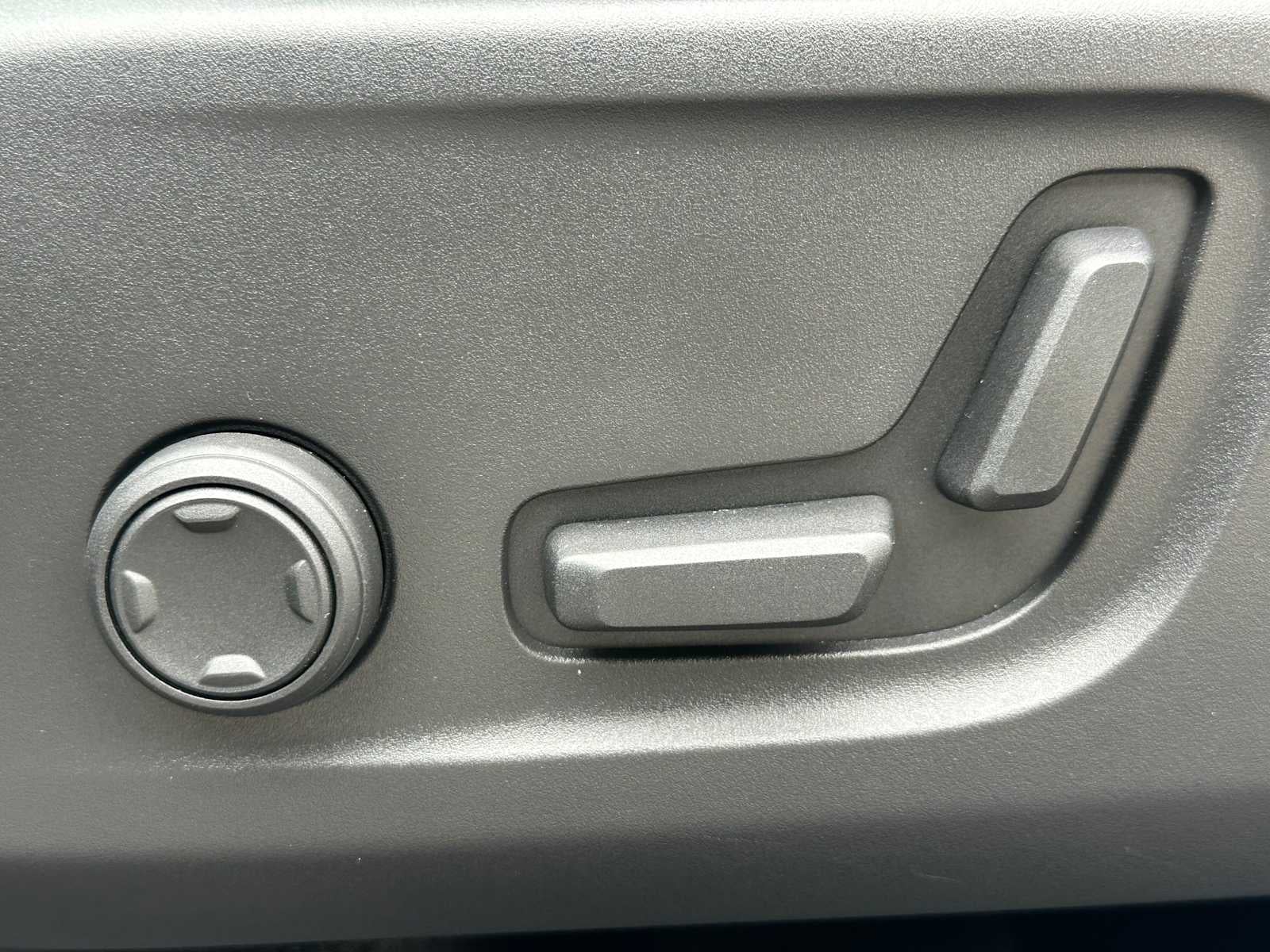 2025 Volvo XC40 Core Bright Theme