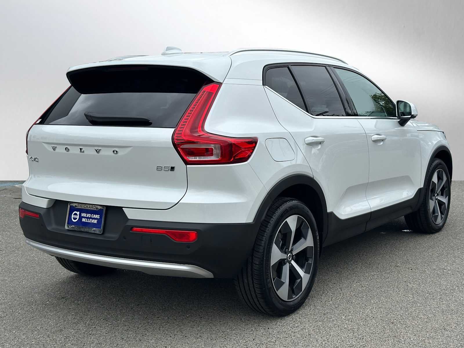2025 Volvo XC40 Core Bright Theme