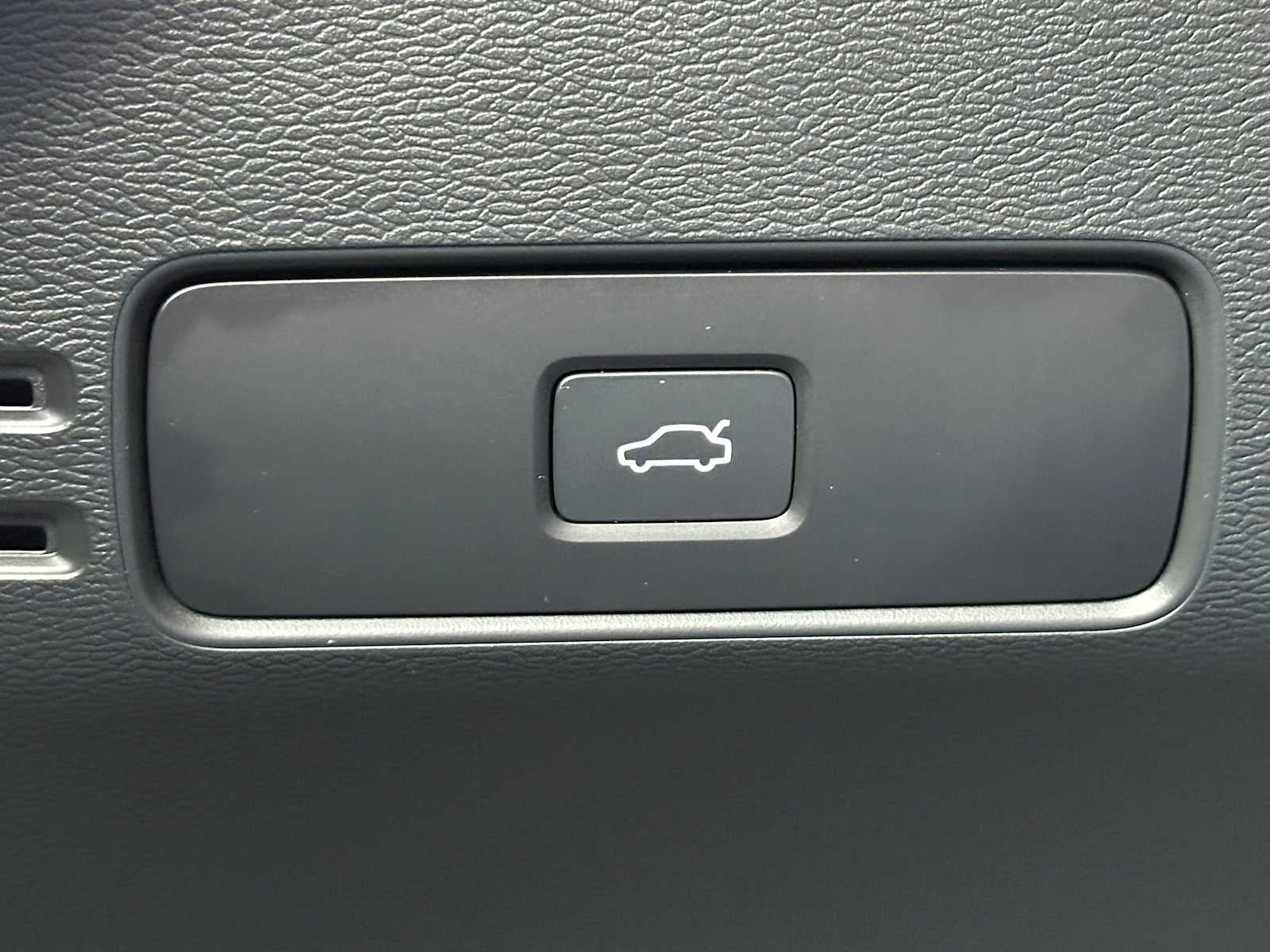 2025 Volvo XC40 Core Bright Theme