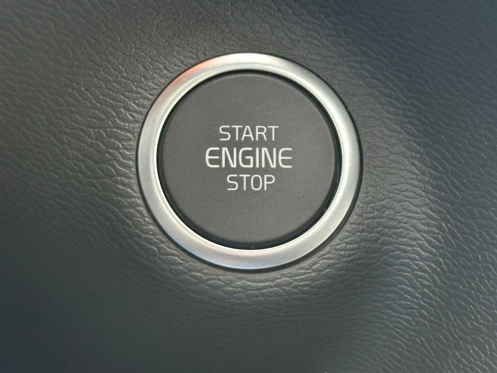 2025 Volvo XC40 Core Bright Theme