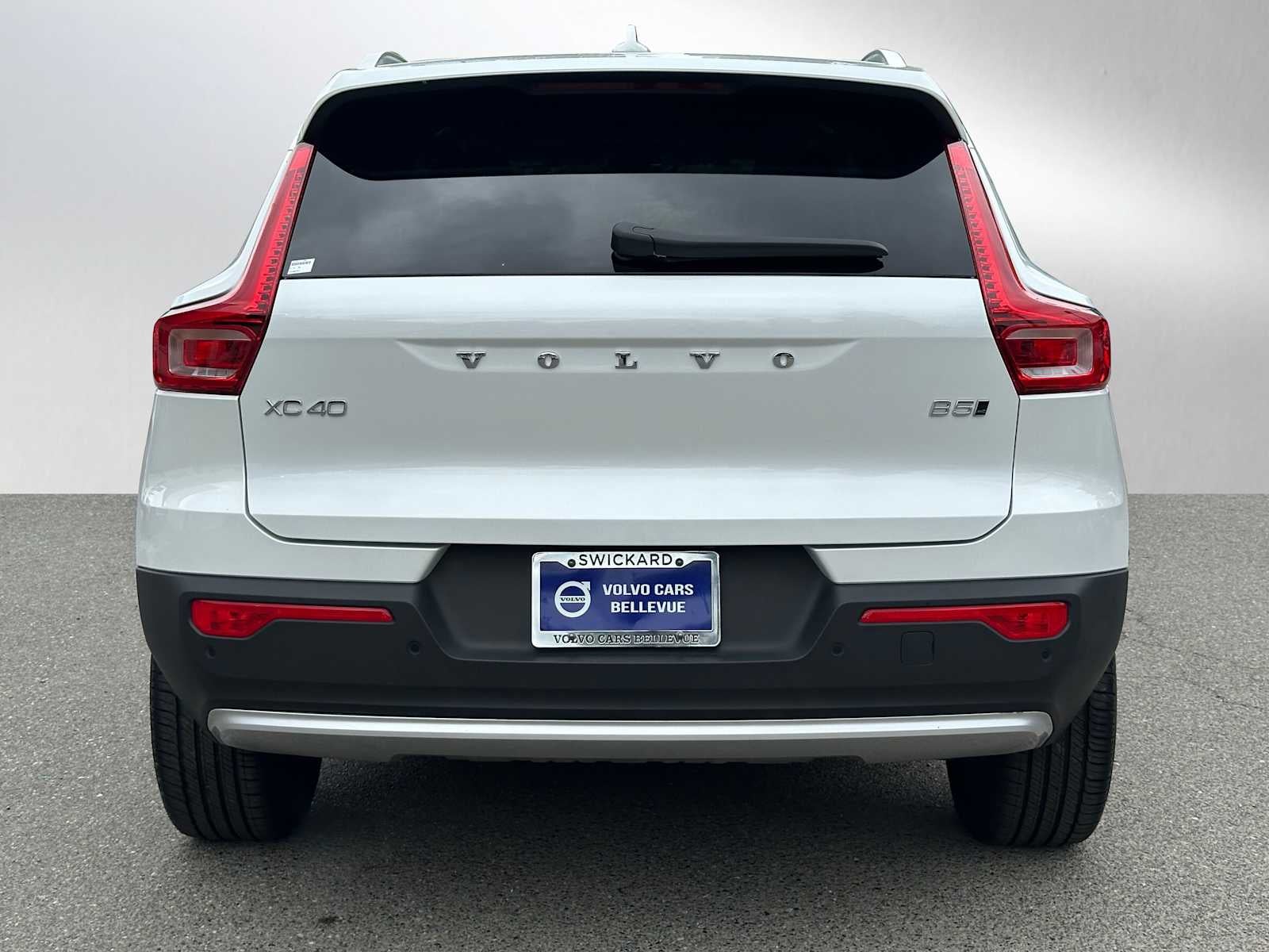 2025 Volvo XC40 Core Bright Theme