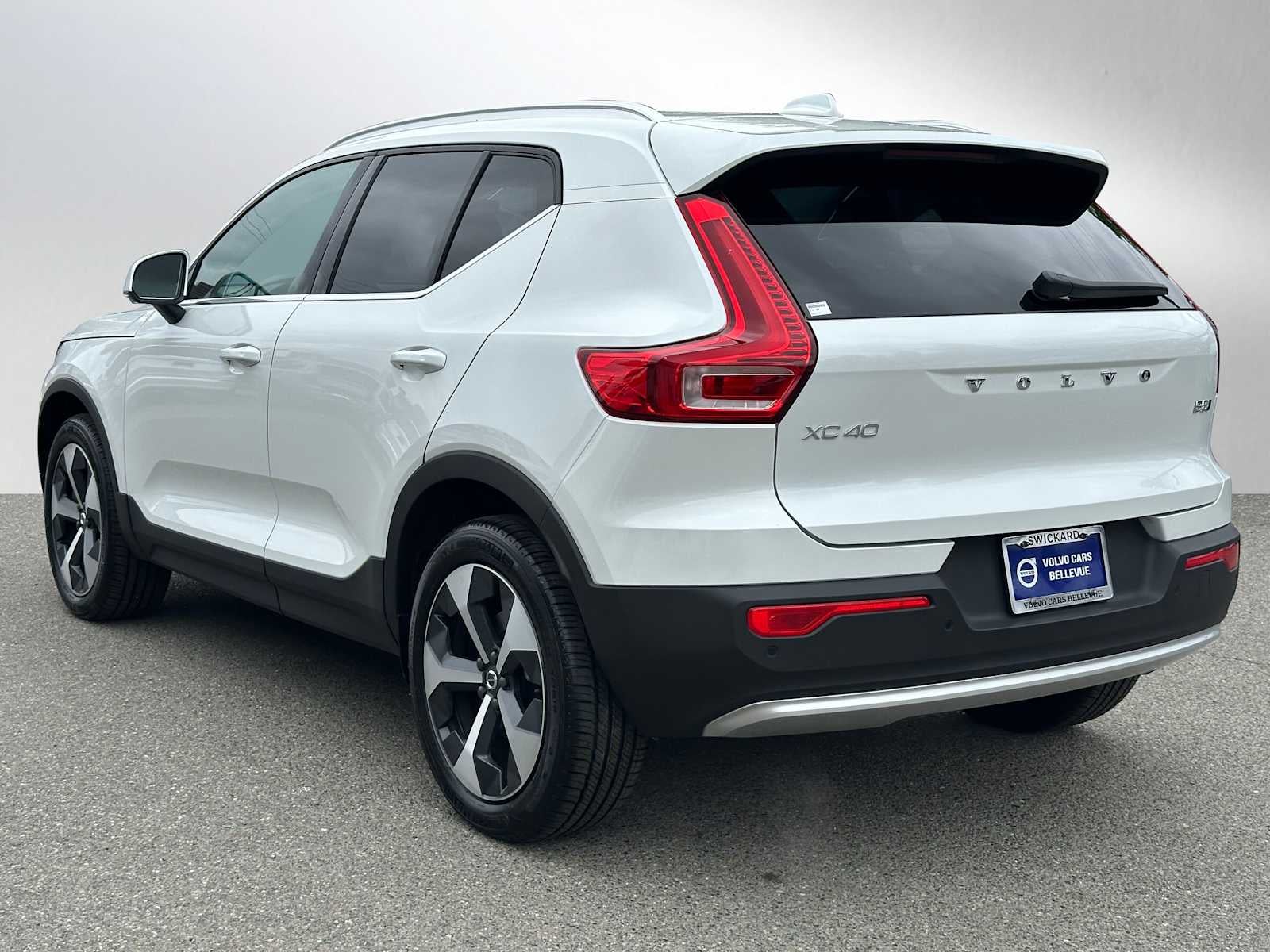 2025 Volvo XC40 Core Bright Theme