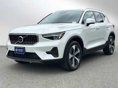 2025 Volvo XC40 Core Bright Theme