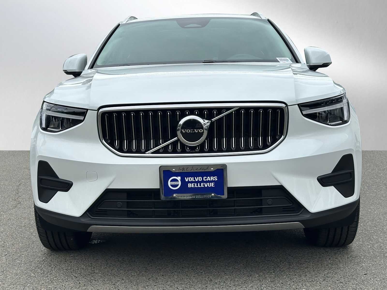 2025 Volvo XC40 Core Bright Theme