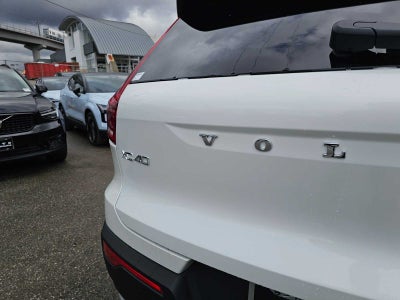 2025 Volvo XC40 Core Bright Theme