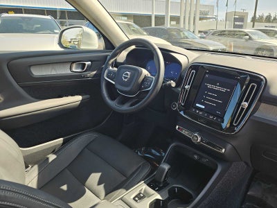 2025 Volvo XC40 Core Bright Theme