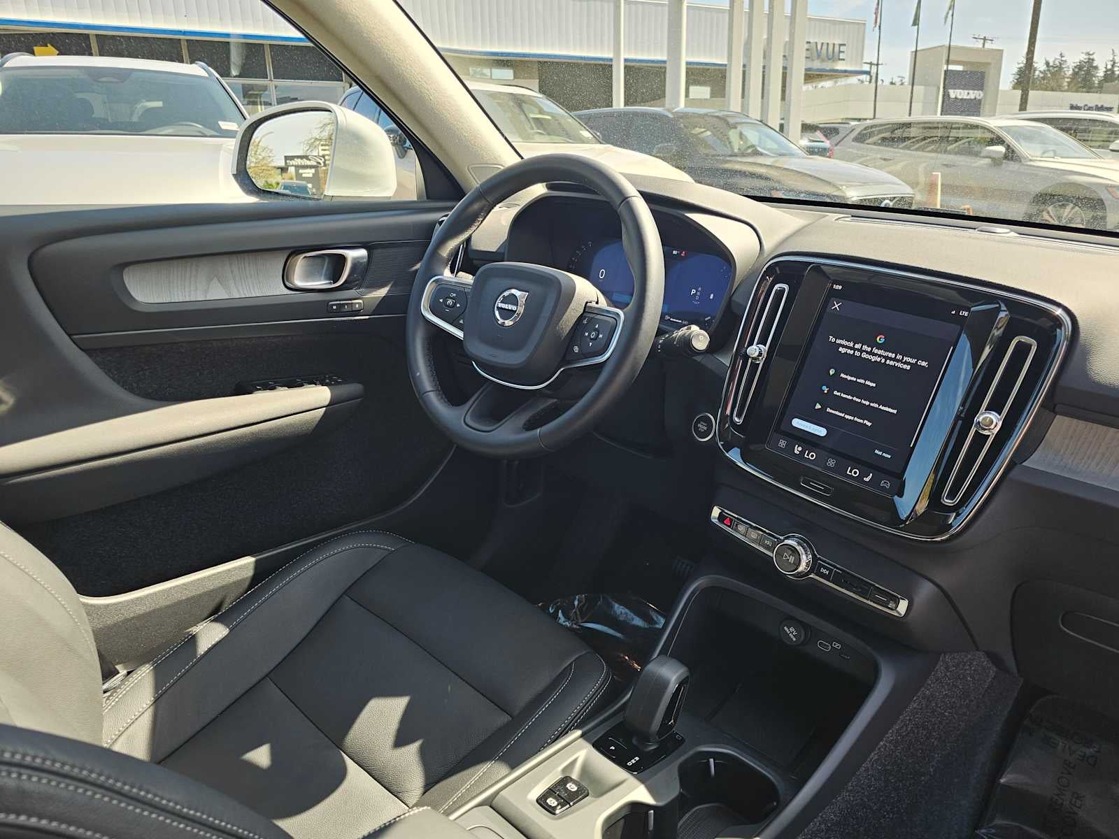 2025 Volvo XC40 Core Bright Theme